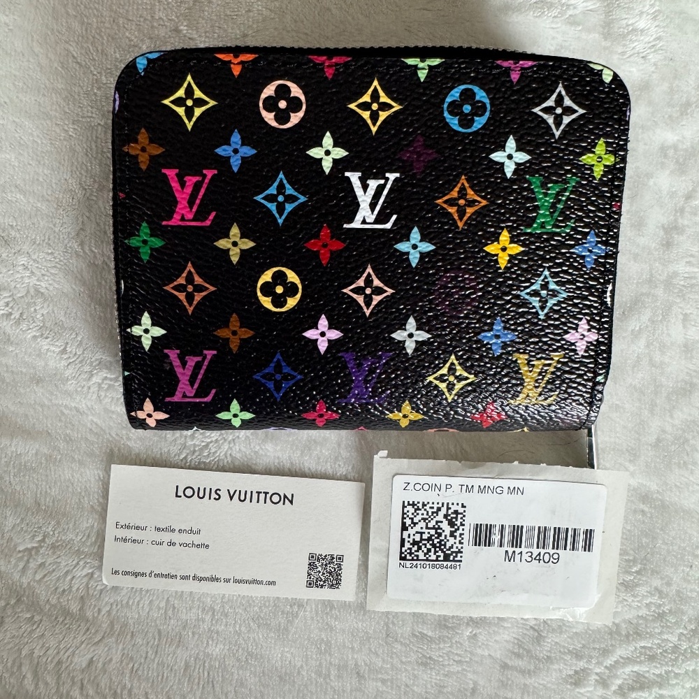 NEW WITH TAGS - BRAND NEW MURAKAMI BLACK HALF ZIPPY WALLET - M13409